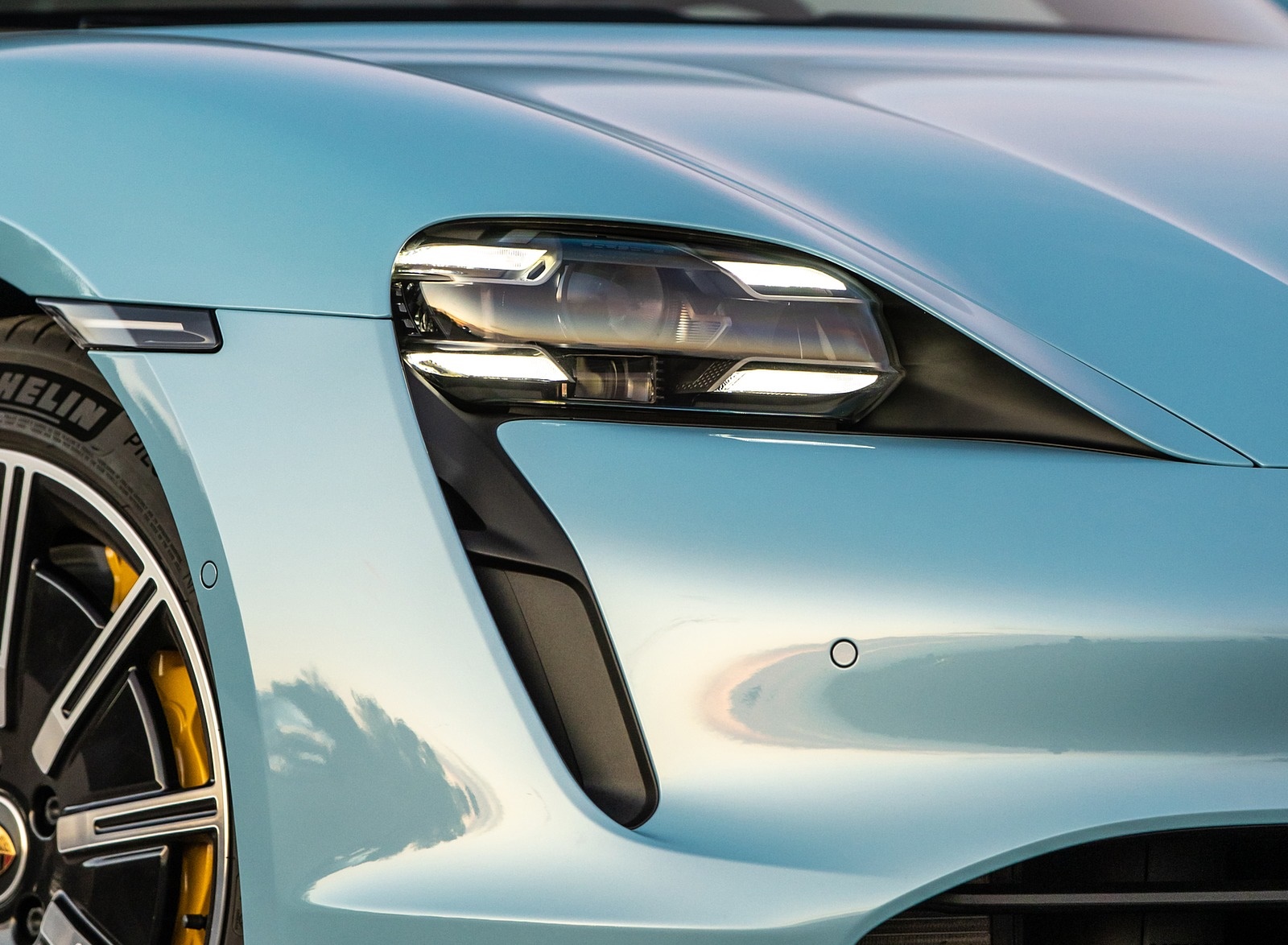 2020 Porsche Taycan 4S (Color: Frozen Blue Metallic) Headlight Wallpapers #93 of 194