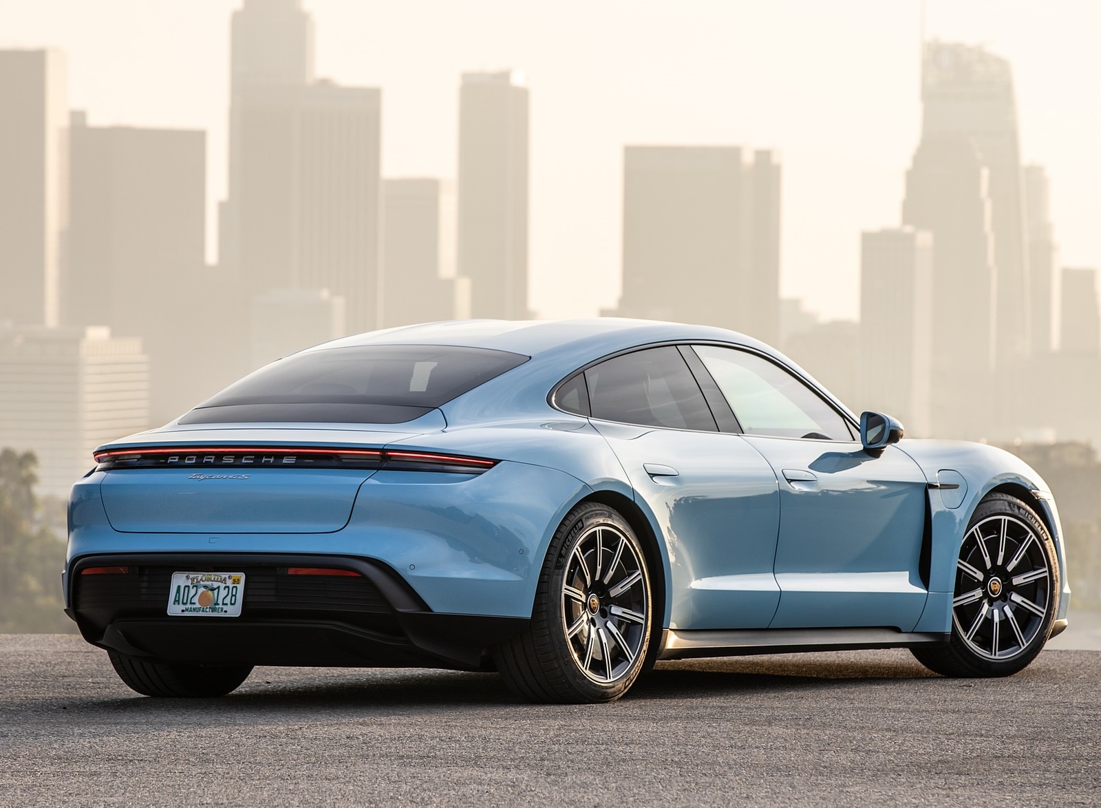 2020 Porsche Taycan 4S (Color: Frozen Blue Metallic) Rear Three-Quarter Wallpapers #82 of 194