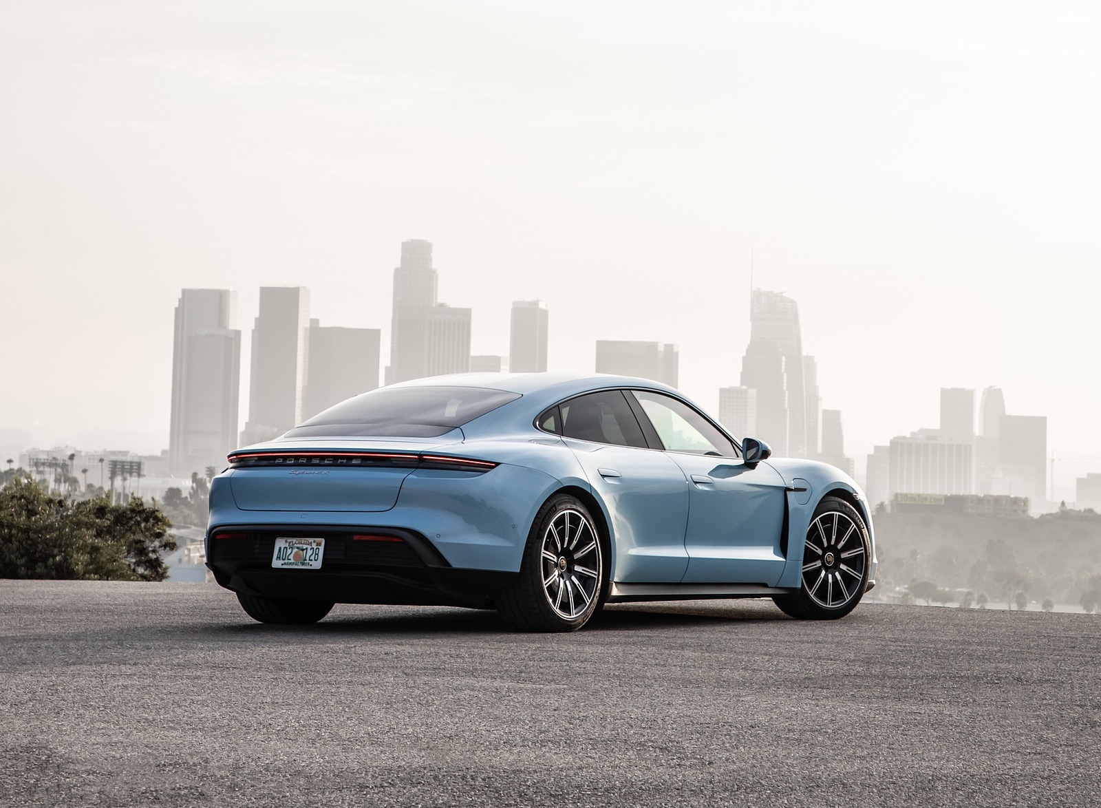 2020 Porsche Taycan 4S (Color: Frozen Blue Metallic) Rear Three-Quarter Wallpapers #83 of 194