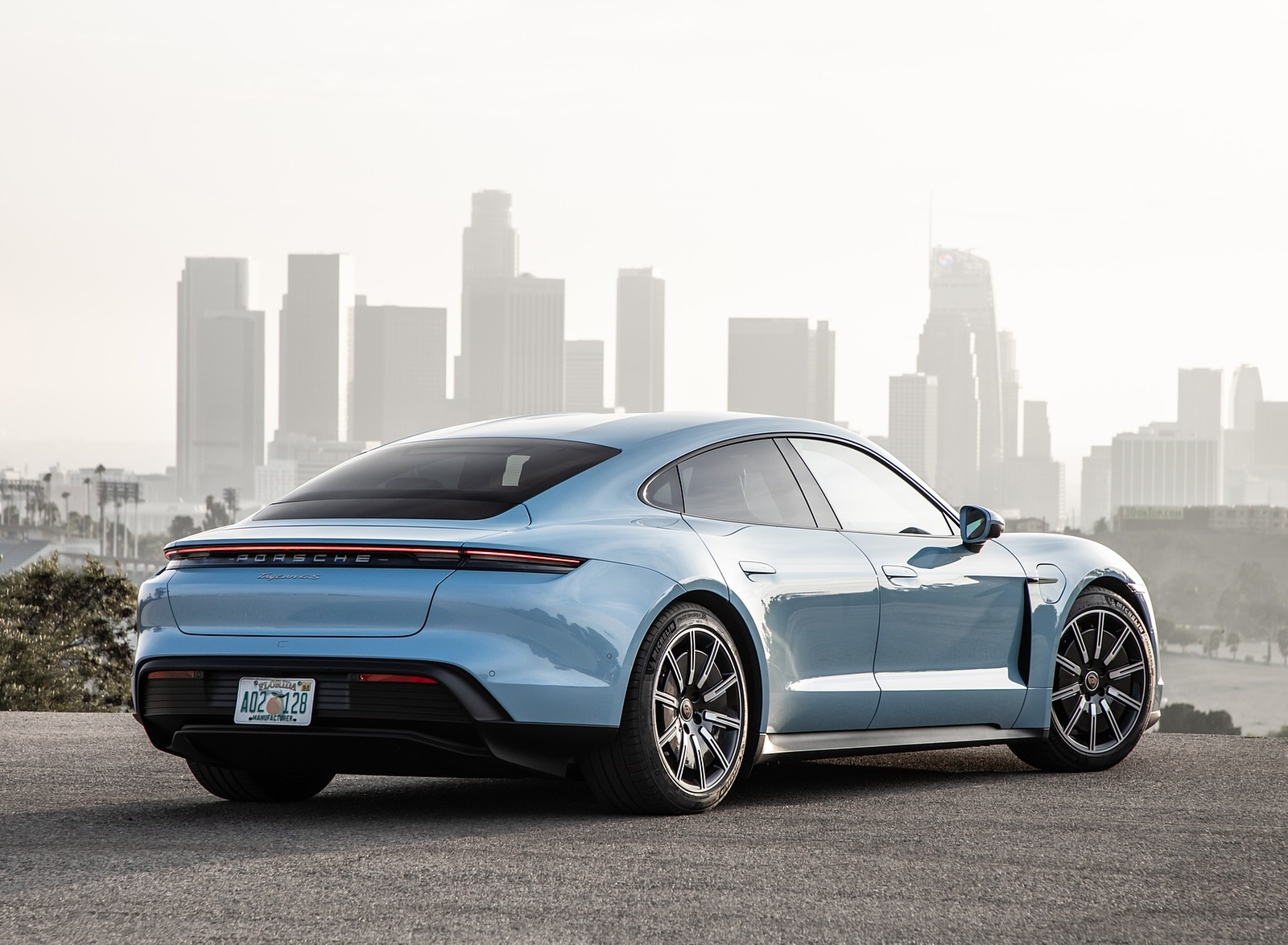 2020 Porsche Taycan 4S (Color: Frozen Blue Metallic) Rear Three-Quarter Wallpapers #85 of 194