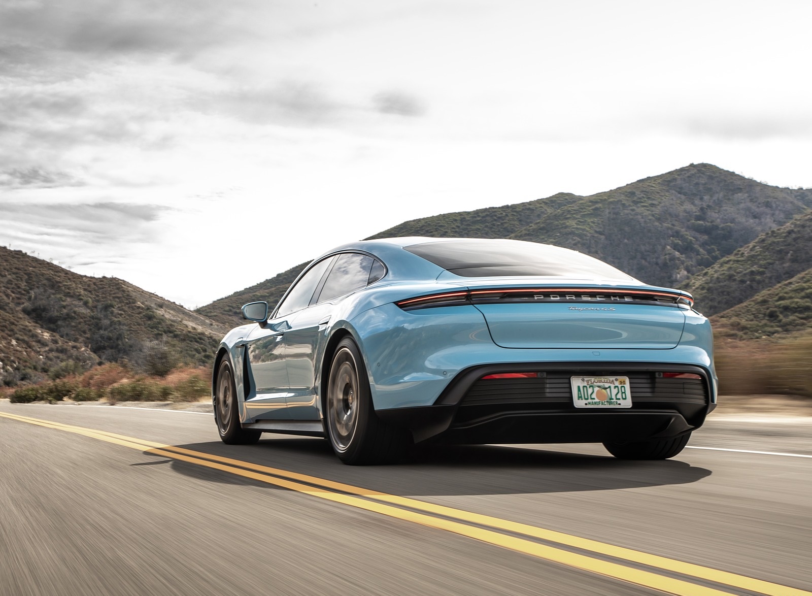 2020 Porsche Taycan 4S (Color: Frozen Blue Metallic) Rear Three-Quarter Wallpapers #59 of 194