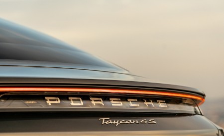 2020 Porsche Taycan 4S (Color: Volcano Grey Metallic) Detail Wallpapers 450x275 (35)
