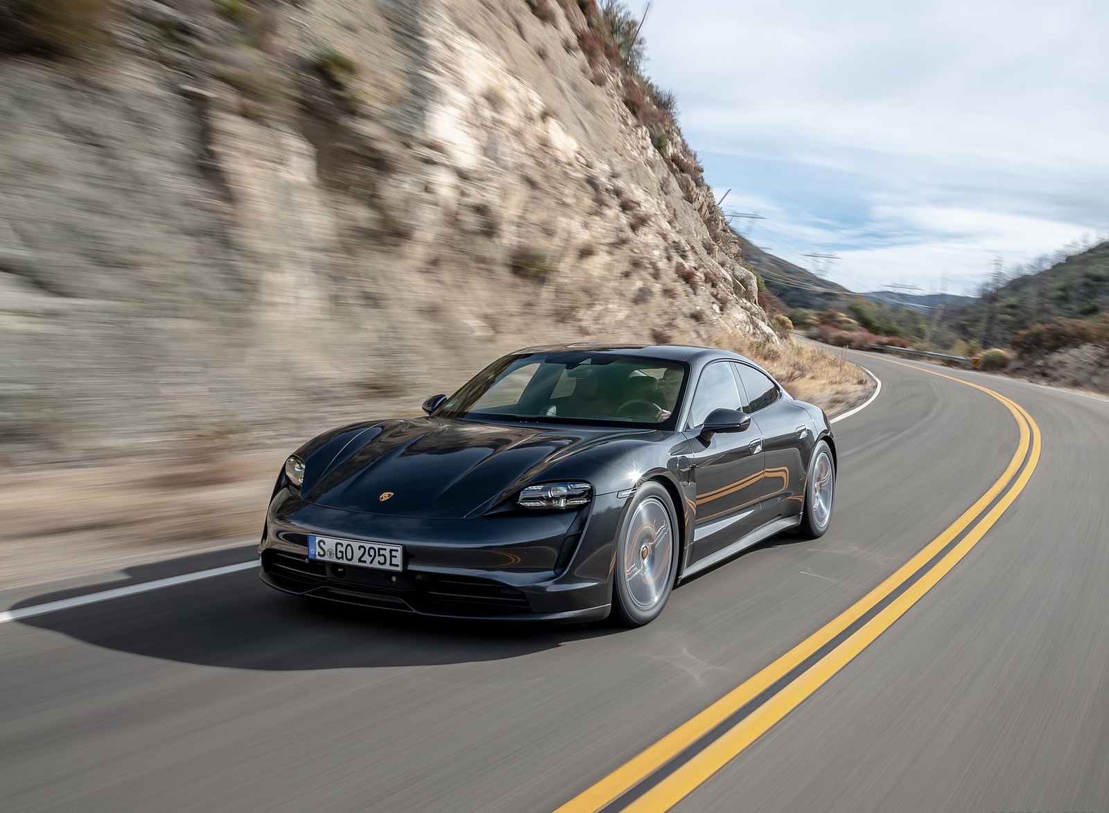 2020 Porsche Taycan 4S (Color: Volcano Grey Metallic) Front Three-Quarter Wallpapers #3 of 194