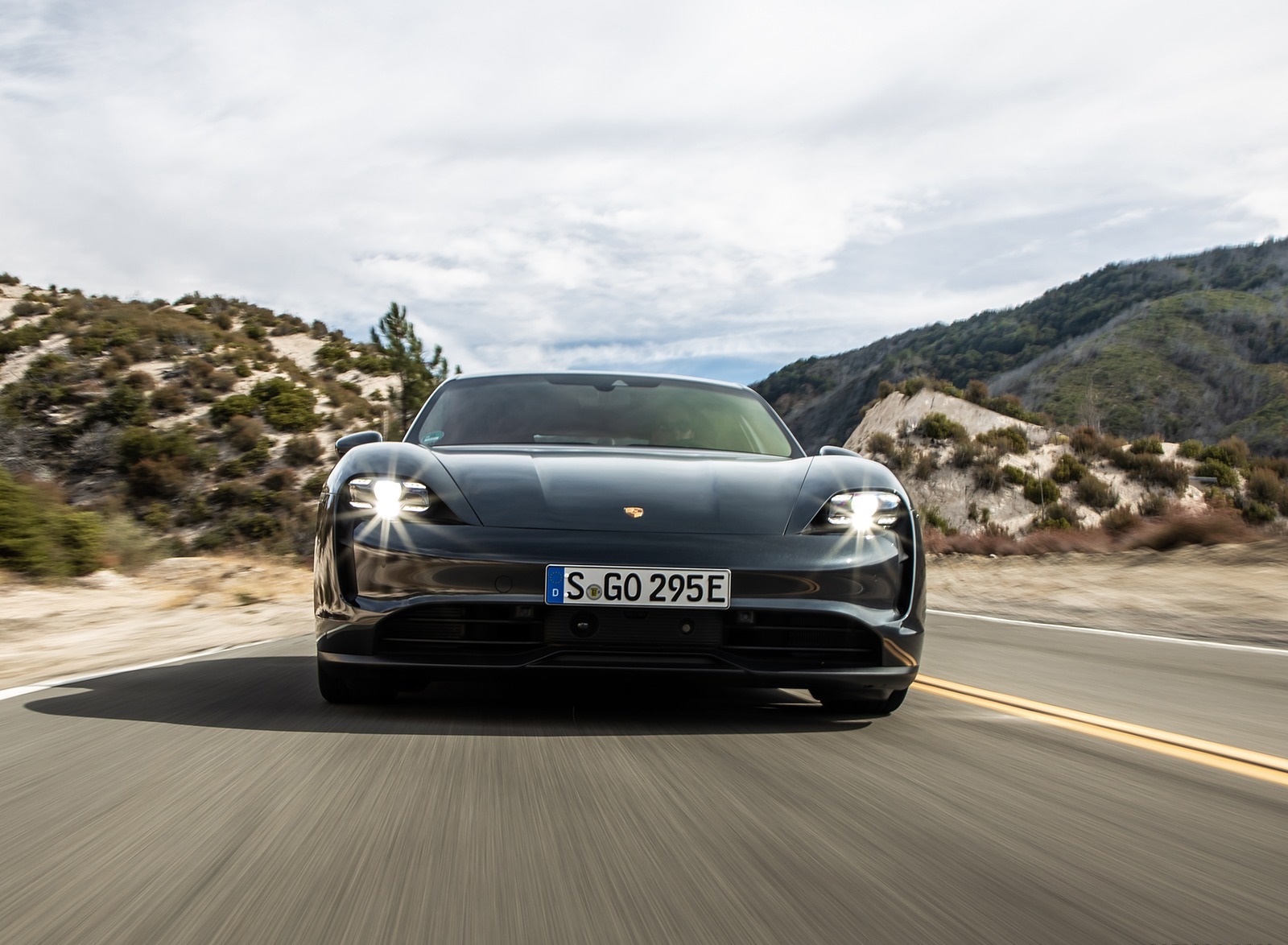 2020 Porsche Taycan 4S (Color: Volcano Grey Metallic) Front Wallpapers #10 of 194