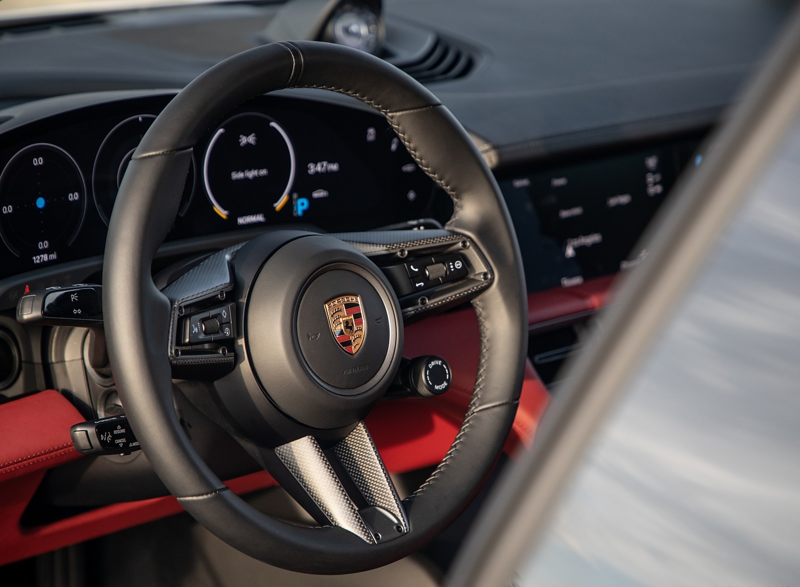 2020 Porsche Taycan 4S (Color: Volcano Grey Metallic) Interior Detail Wallpapers #36 of 194