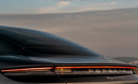 2020 Porsche Taycan 4S (Color: Volcano Grey Metallic) Tail Light Wallpapers 450x275 (29)