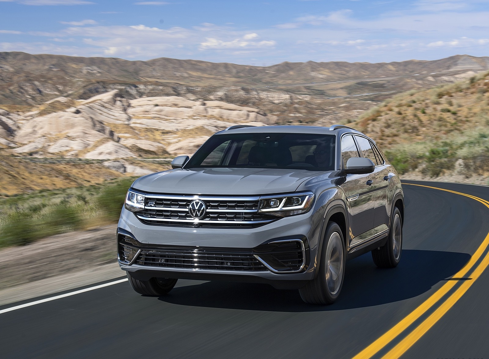 2020 Volkswagen Atlas Cross Sport Front Three-Quarter Wallpapers #3 of 31