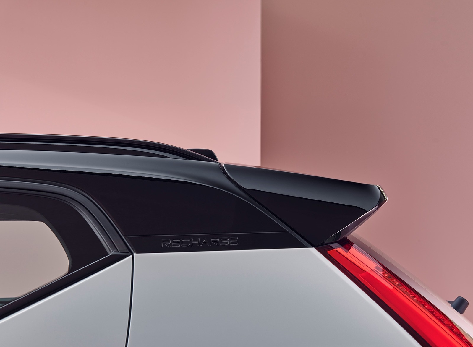 2020 Volvo XC40 Recharge P8 AWD (Color: Glacier Silver) Detail Wallpapers (8)