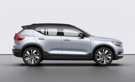 2020 Volvo XC40 Recharge P8 AWD (Color: Glacier Silver) Side Wallpapers 450x275 (21)