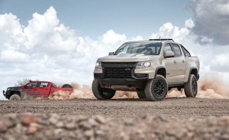 2021 Chevrolet Colorado ZR2 Front Three-Quarter Wallpapers 450x275 (1)