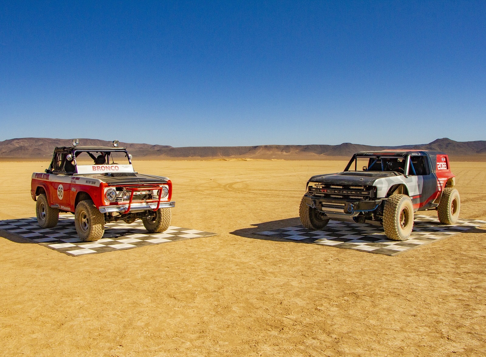 2019 Ford Bronco R Concept and Classic Bronco Wallpapers #11 of 22