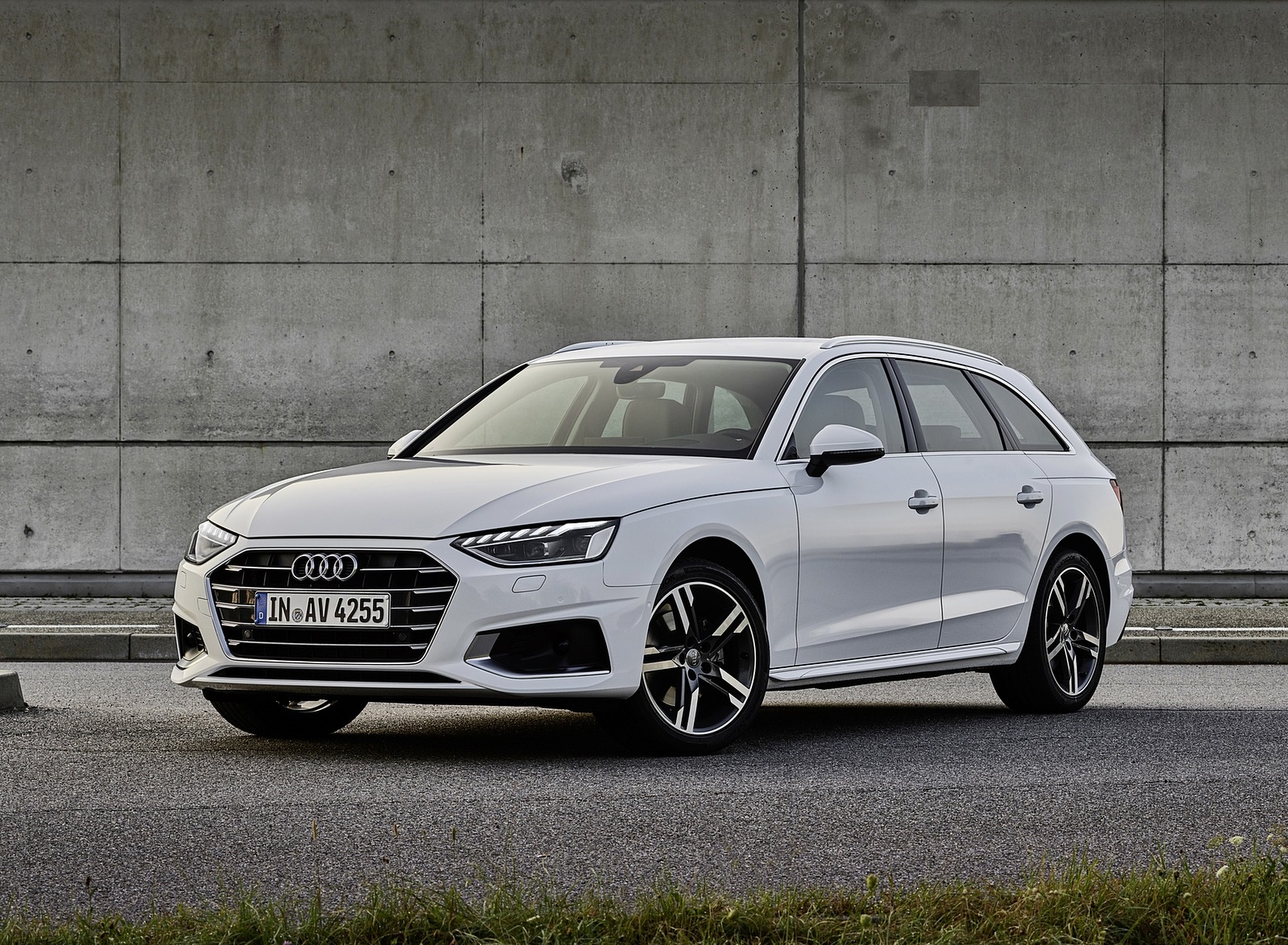 2020 Audi A4 Avant g-tron (Color: Glacier White) Front Three-Quarter Wallpapers #2 of 14