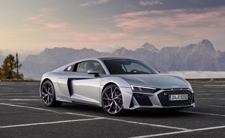 2020 Audi R8 V10 RWD Coupe (Color: Florett Silver) Front Three-Quarter Wallpapers 450x275 (20)