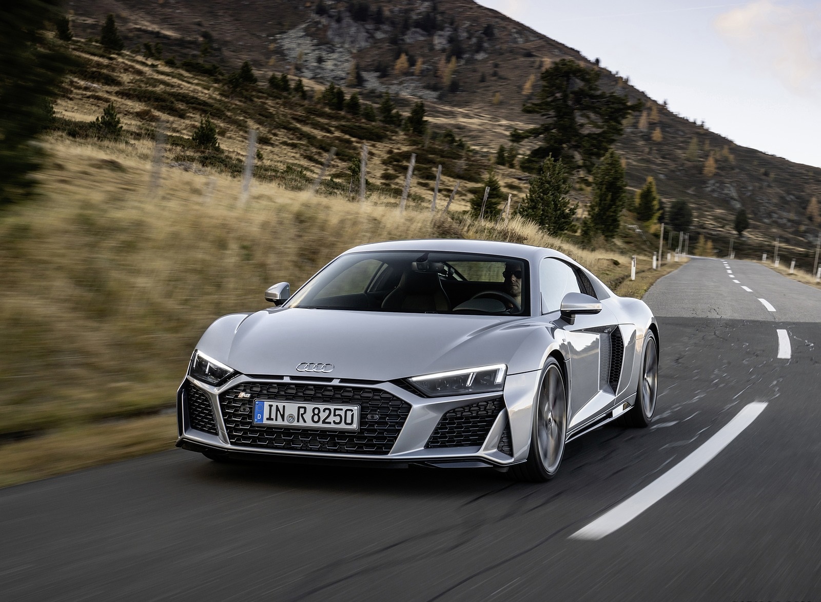 2020 Audi R8 V10 RWD Coupe (Color: Florett Silver) Front Three-Quarter Wallpapers (1)