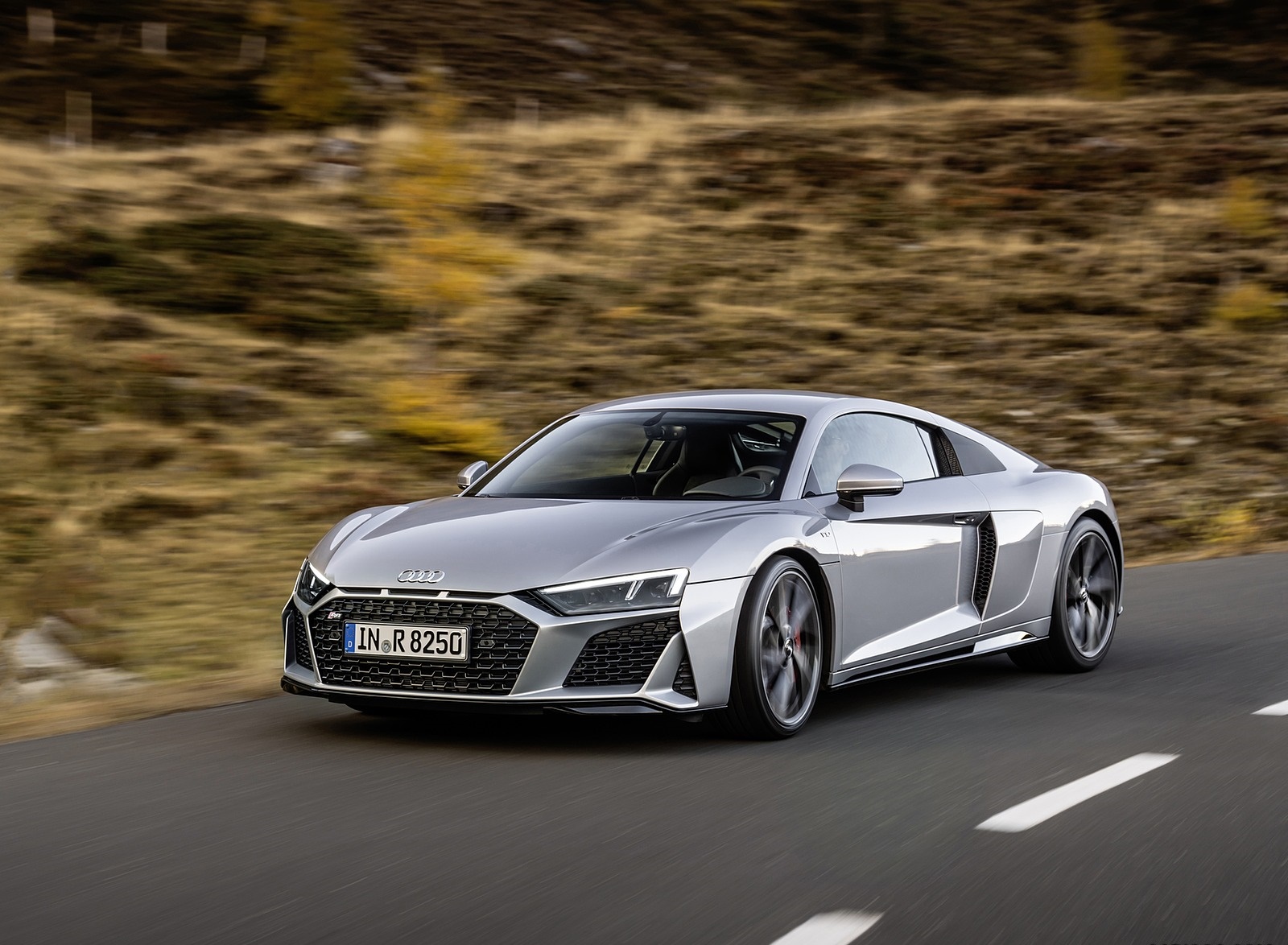 2020 Audi R8 V10 RWD Coupe (Color: Florett Silver) Front Three-Quarter Wallpapers (3)