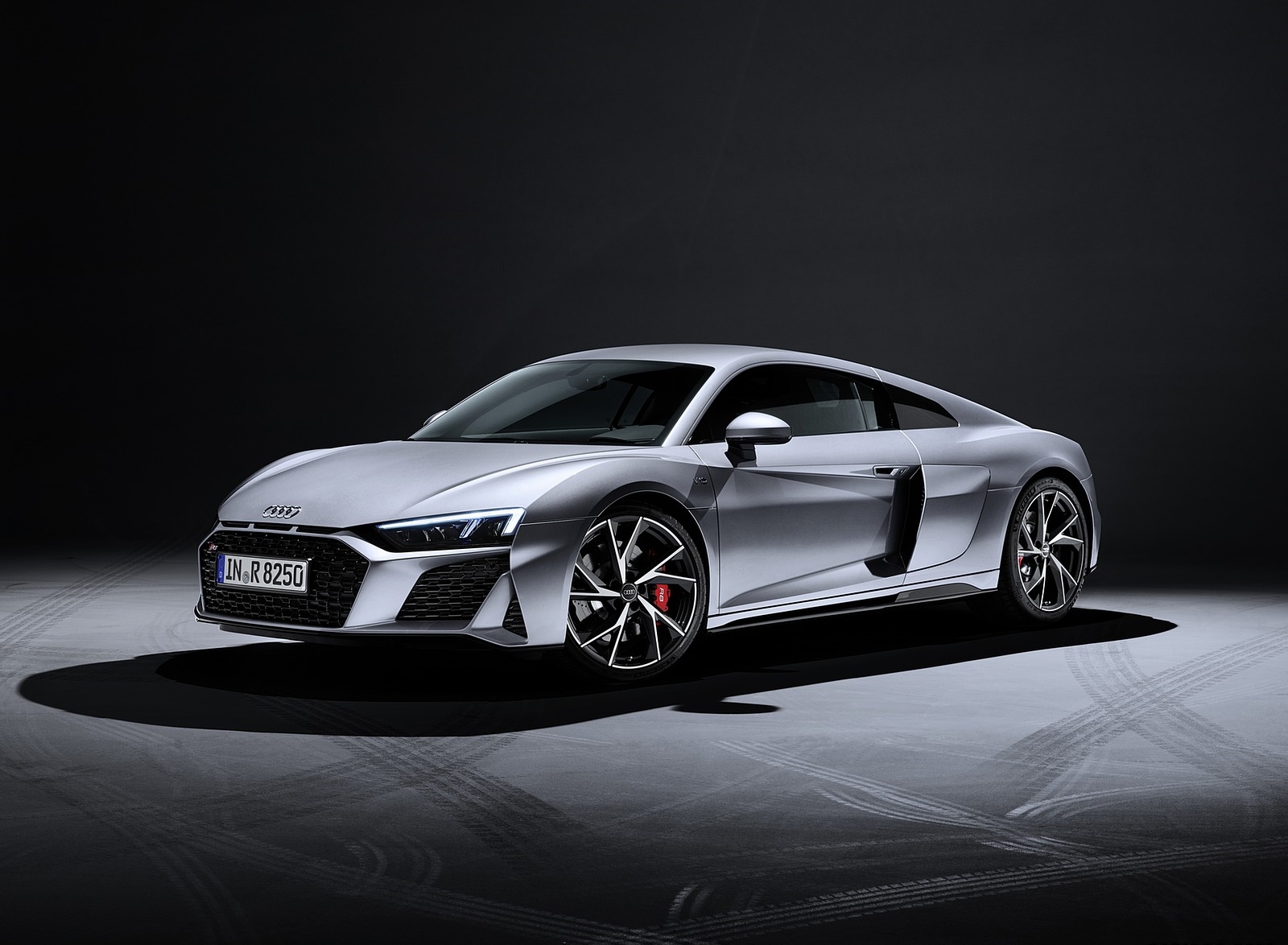 2020 Audi R8 V10 RWD Coupe (Color: Florett Silver) Front Three-Quarter Wallpapers #22 of 151