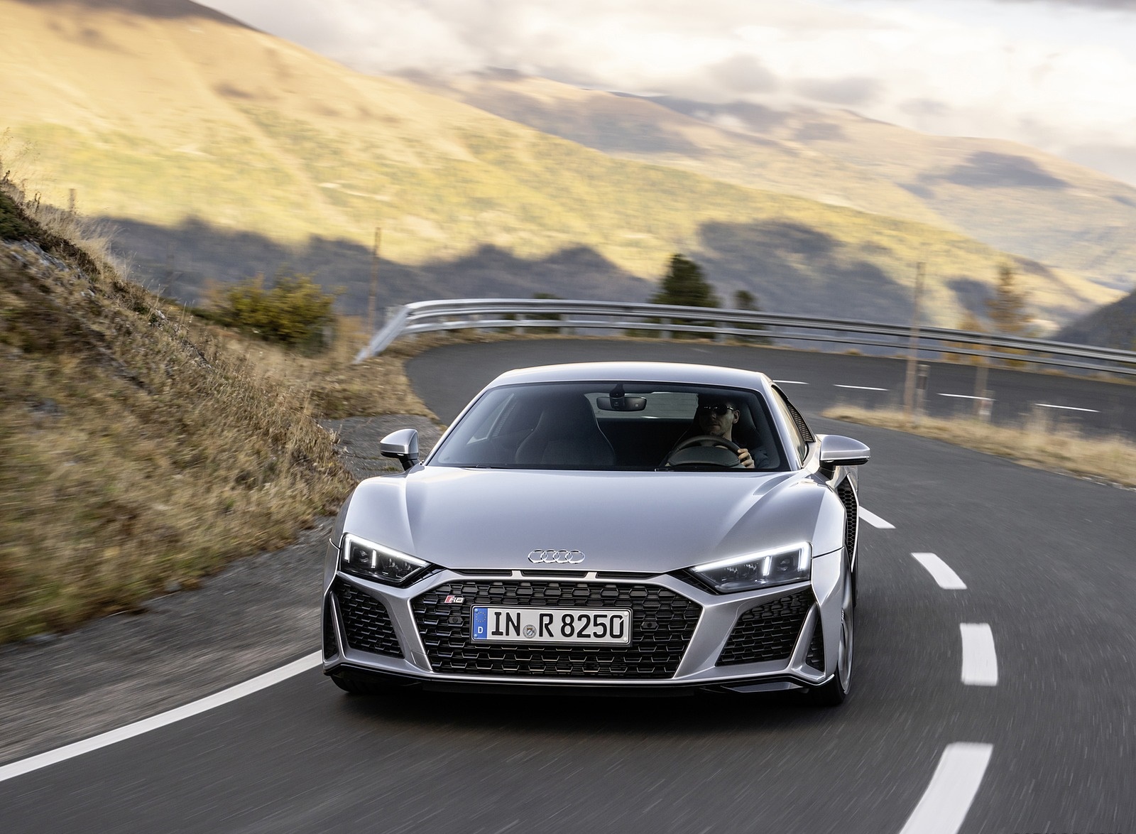2020 Audi R8 V10 RWD Coupe (Color: Florett Silver) Front Wallpapers (2)