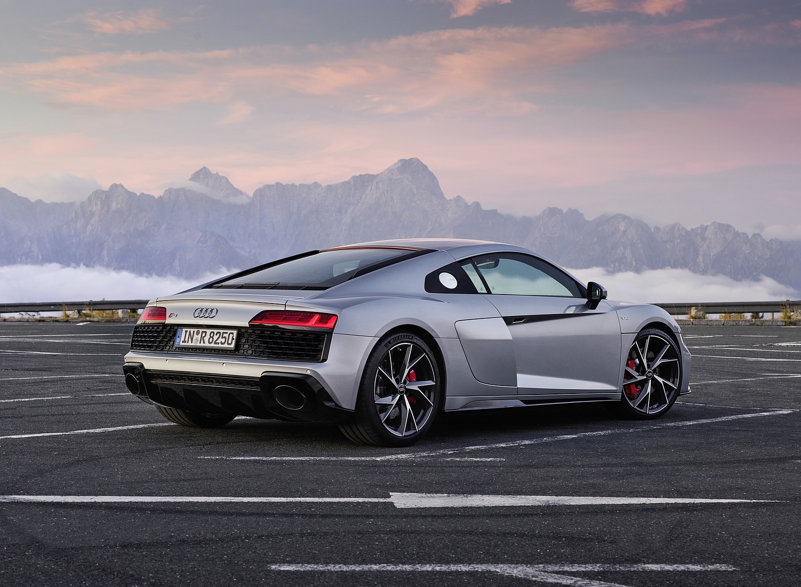 2020 Audi R8 V10 RWD Coupe (Color: Florett Silver) Rear Three-Quarter Wallpapers #16 of 151