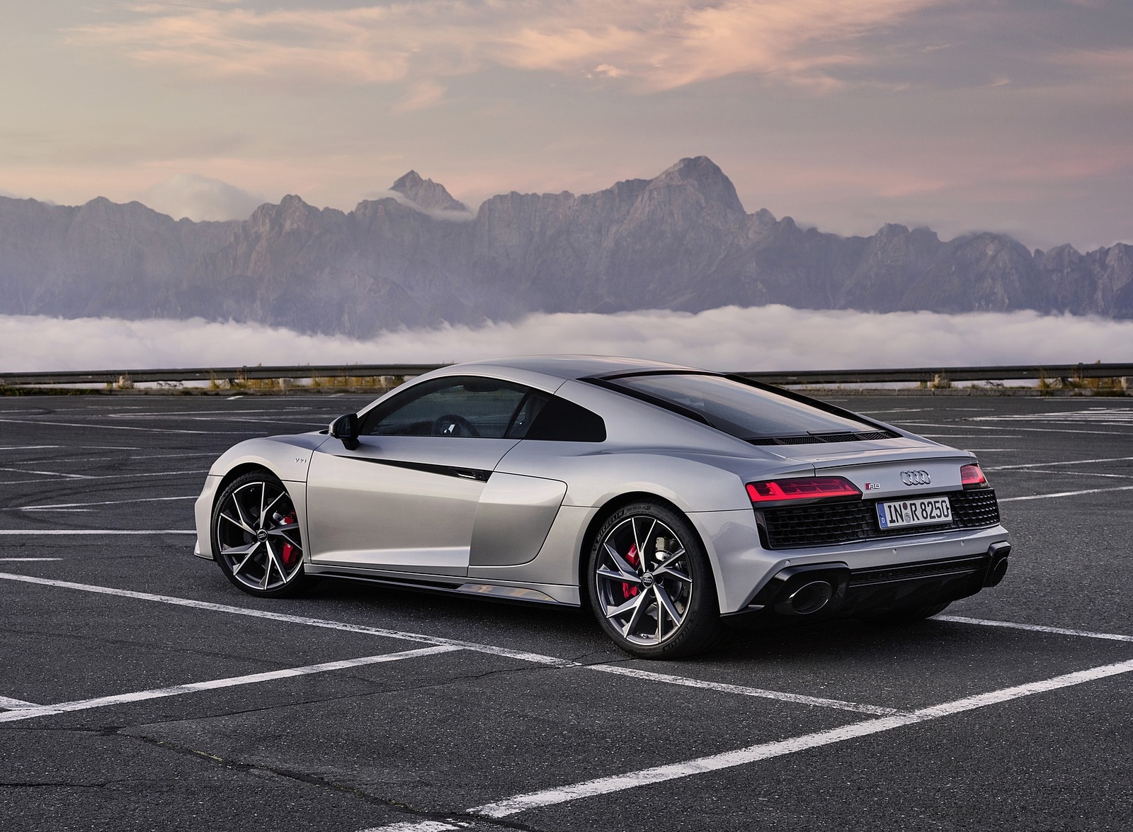 2020 Audi R8 V10 RWD Coupe (Color: Florett Silver) Rear Three-Quarter Wallpapers #15 of 151