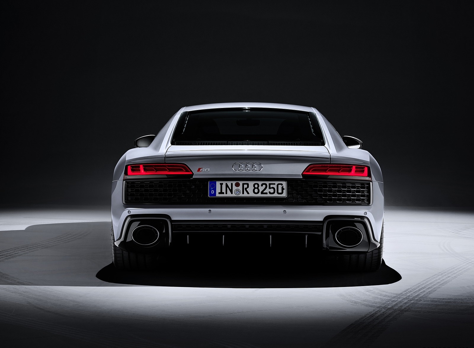2020 Audi R8 V10 RWD Coupe (Color: Florett Silver) Rear Wallpapers #26 of 151