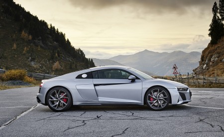 2020 Audi R8 V10 RWD Coupe (Color: Florett Silver) Side Wallpapers 450x275 (14)