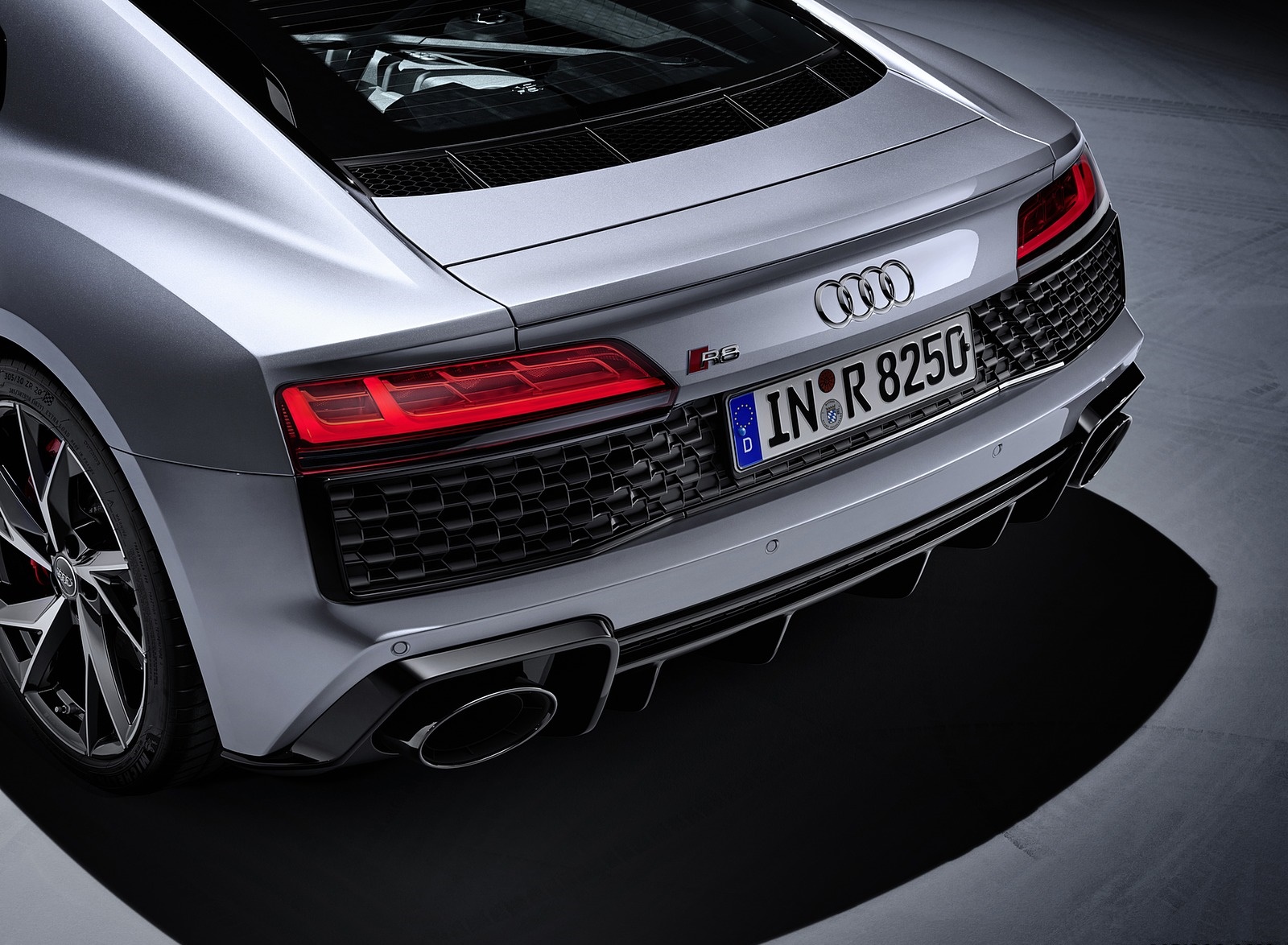 2020 Audi R8 V10 RWD Coupe (Color: Florett Silver) Tail Light Wallpapers #28 of 151
