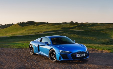 2020 Audi R8 V10 RWD Coupe (UK-Spec) Front Three-Quarter Wallpapers 450x275 (74)