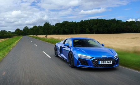 2020 Audi R8 V10 RWD Coupe (UK-Spec) Front Three-Quarter Wallpapers 450x275 (39)