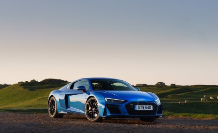 2020 Audi R8 V10 RWD Coupe (UK-Spec) Front Three-Quarter Wallpapers 450x275 (79)