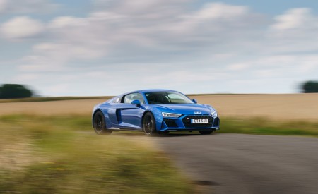 2020 Audi R8 V10 RWD Coupe (UK-Spec) Front Three-Quarter Wallpapers 450x275 (49)