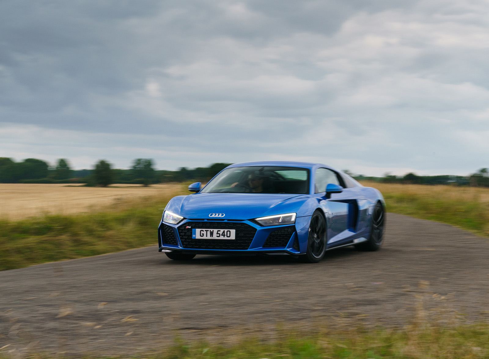 2020 Audi R8 V10 RWD Coupe (UK-Spec) Front Three-Quarter Wallpapers #44 of 151