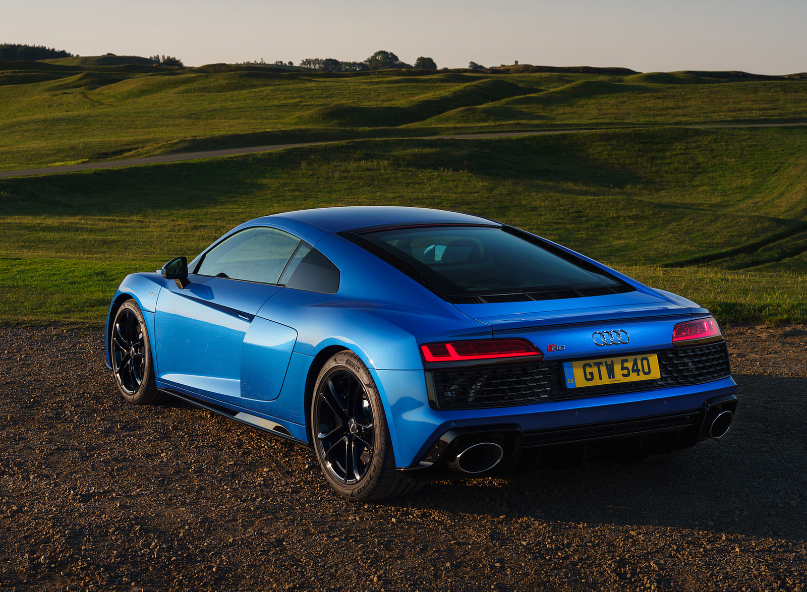 2020 Audi R8 V10 RWD Coupe (UK-Spec) Rear Three-Quarter Wallpapers #82 of 151