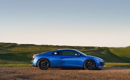 2020 Audi R8 V10 RWD Coupe (UK-Spec) Side Wallpapers 450x275 (77)