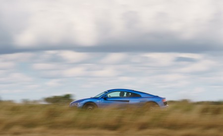 2020 Audi R8 V10 RWD Coupe (UK-Spec) Side Wallpapers 450x275 (65)