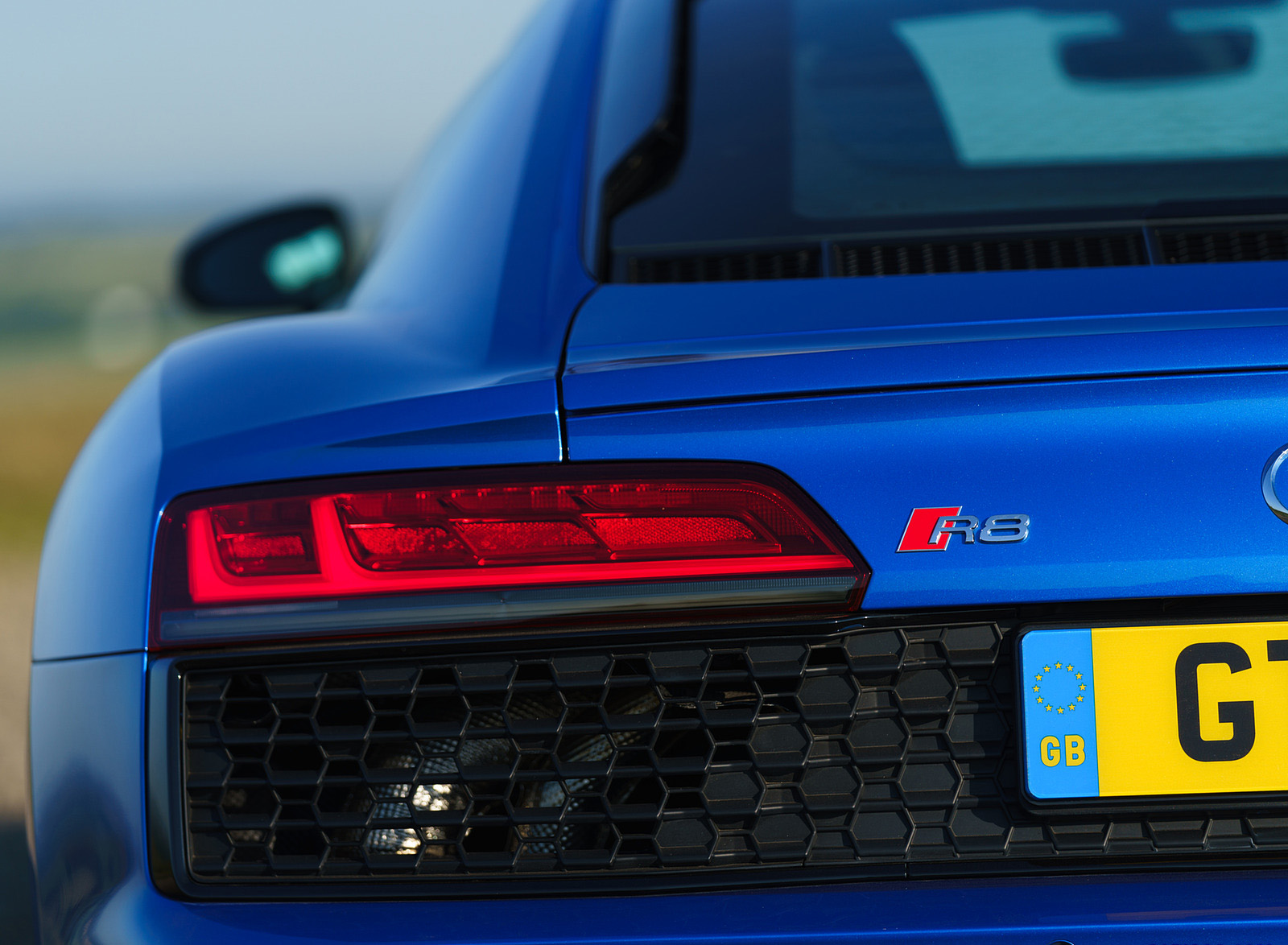 2020 Audi R8 V10 RWD Coupe (UK-Spec) Tail Light Wallpapers #109 of 151
