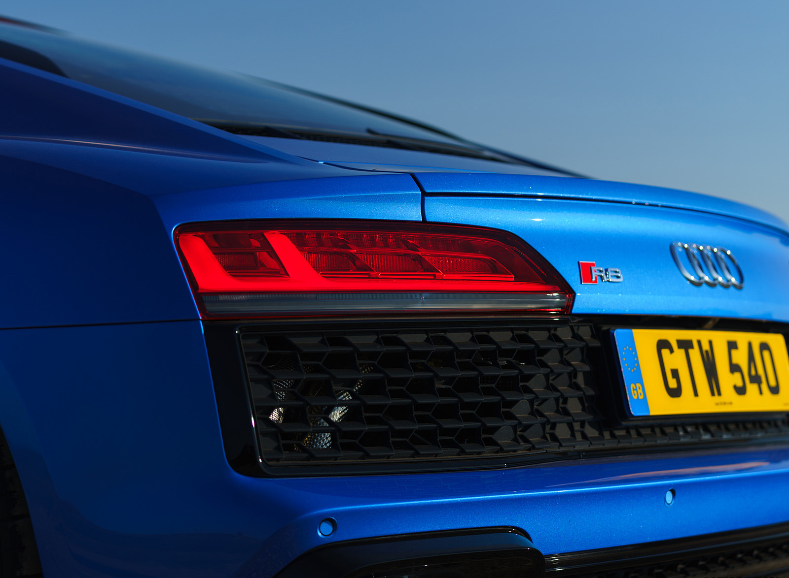 2020 Audi R8 V10 RWD Coupe (UK-Spec) Tail Light Wallpapers #111 of 151