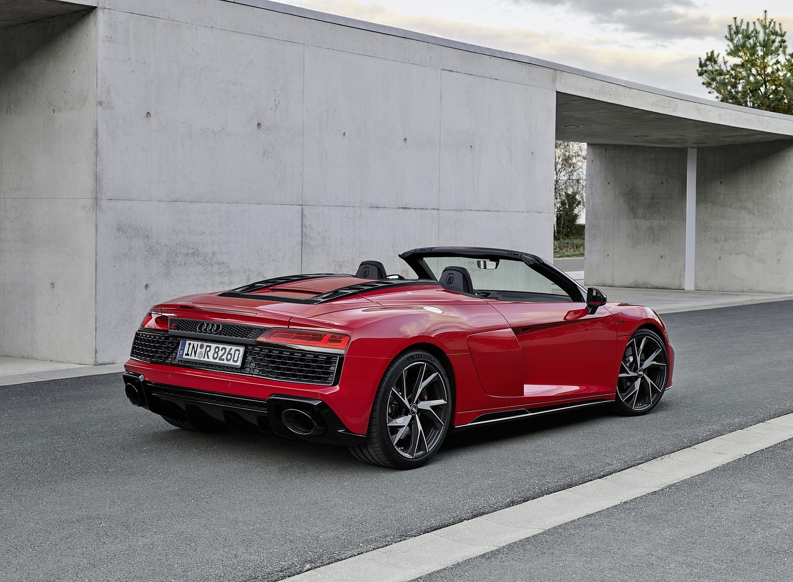 2020 Audi R8 V10 RWD Spyder (Color: Tango Red) Rear Three-Quarter Wallpapers #16 of 31