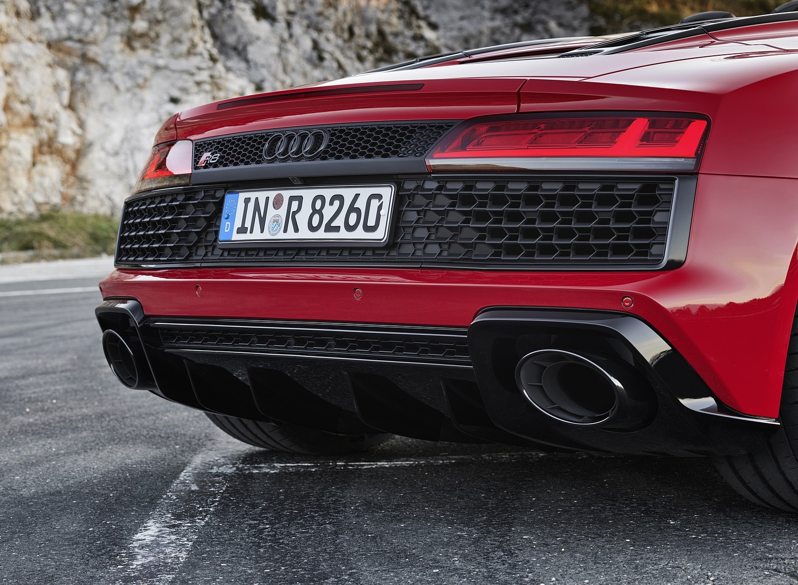 2020 Audi R8 V10 RWD Spyder (Color: Tango Red) Tail Light Wallpapers #25 of 31