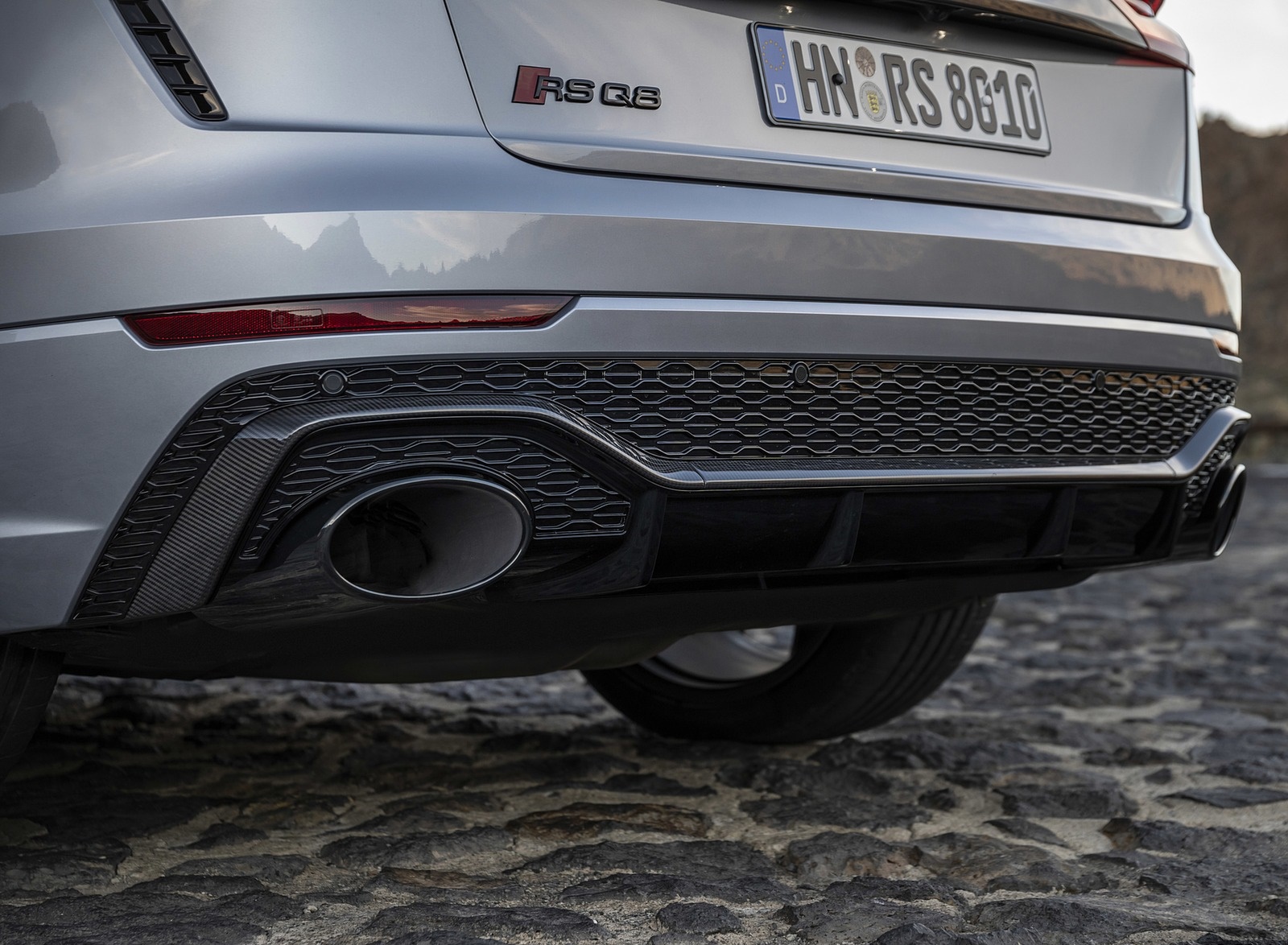 2020 Audi RS Q8 (Color: Florett Silver) Exhaust Wallpapers #113 of 196