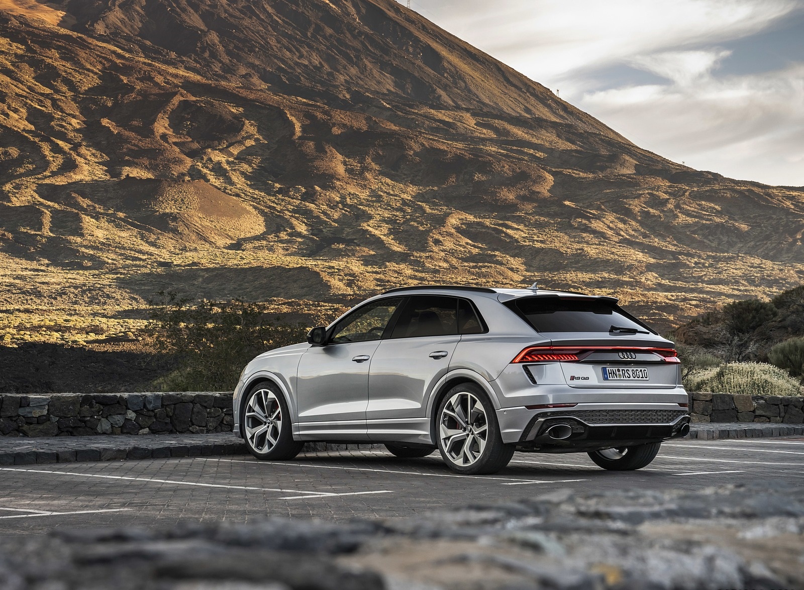 2020 Audi RS Q8 (Color: Florett Silver) Rear Three-Quarter Wallpapers #95 of 196