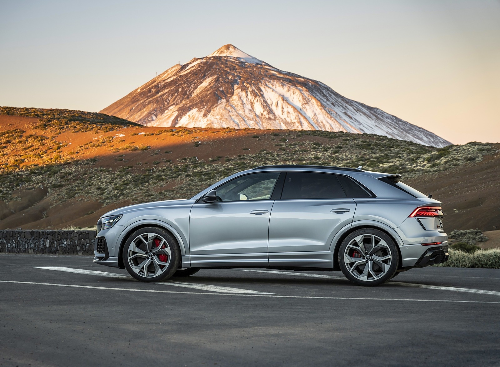 2020 Audi RS Q8 (Color: Florett Silver) Side Wallpapers #89 of 196