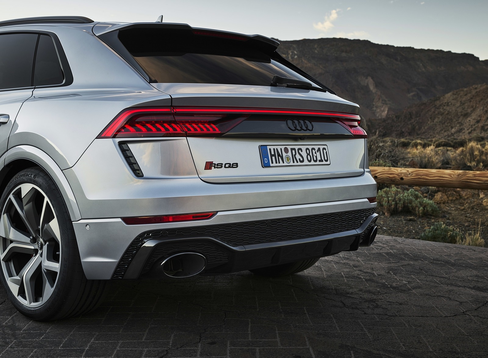 2020 Audi RS Q8 (Color: Florett Silver) Tail Light Wallpapers #118 of 196