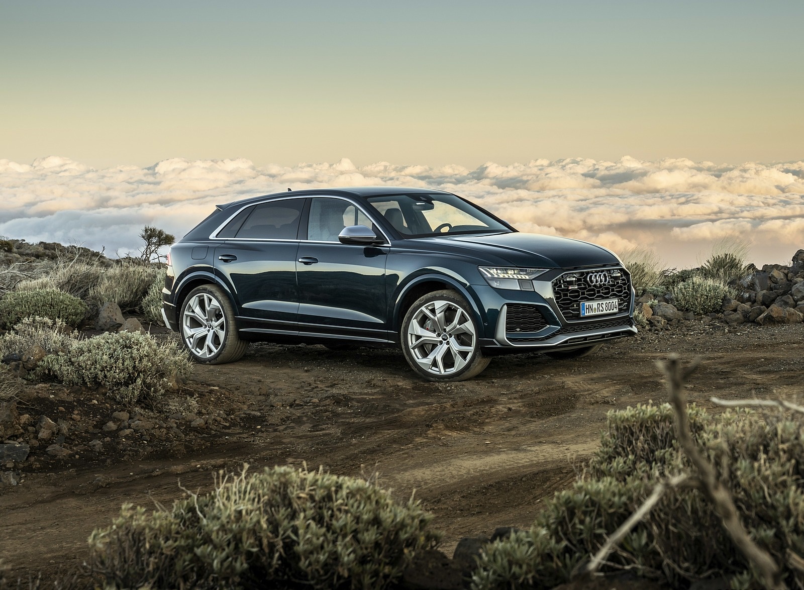 2020 Audi RS Q8 (Color: Galaxy Blue) Front Three-Quarter Wallpapers #50 of 196