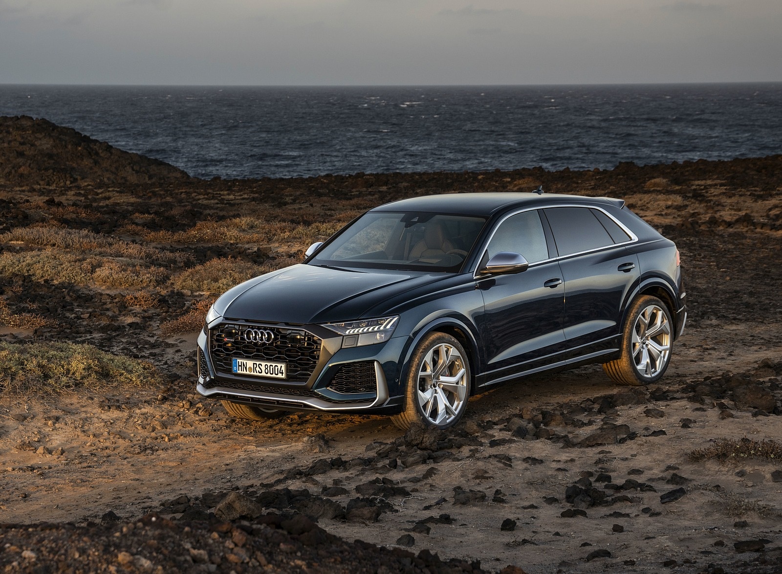 2020 Audi RS Q8 (Color: Galaxy Blue) Front Three-Quarter Wallpapers #51 of 196