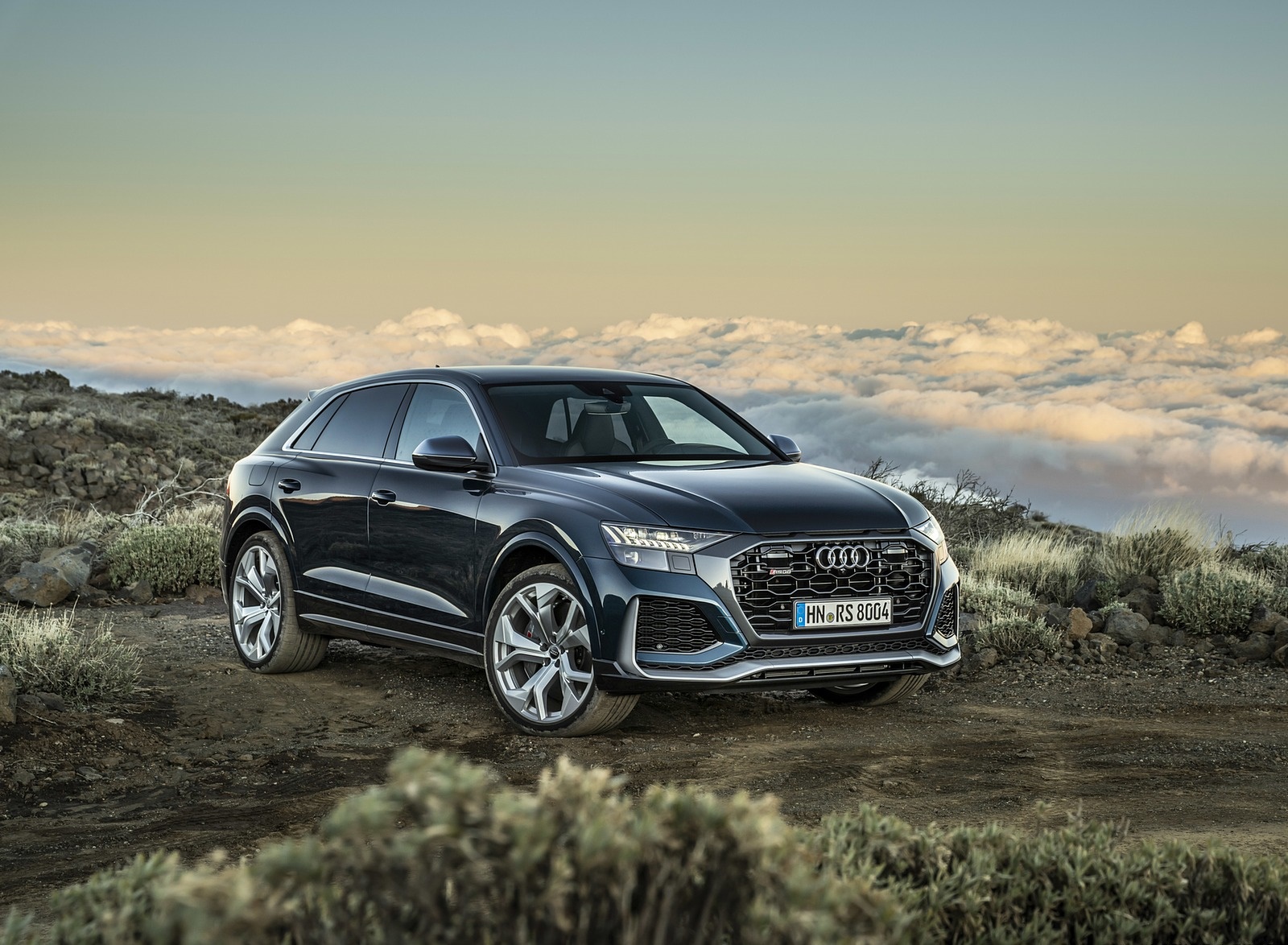 2020 Audi RS Q8 (Color: Galaxy Blue) Front Three-Quarter Wallpapers #53 of 196