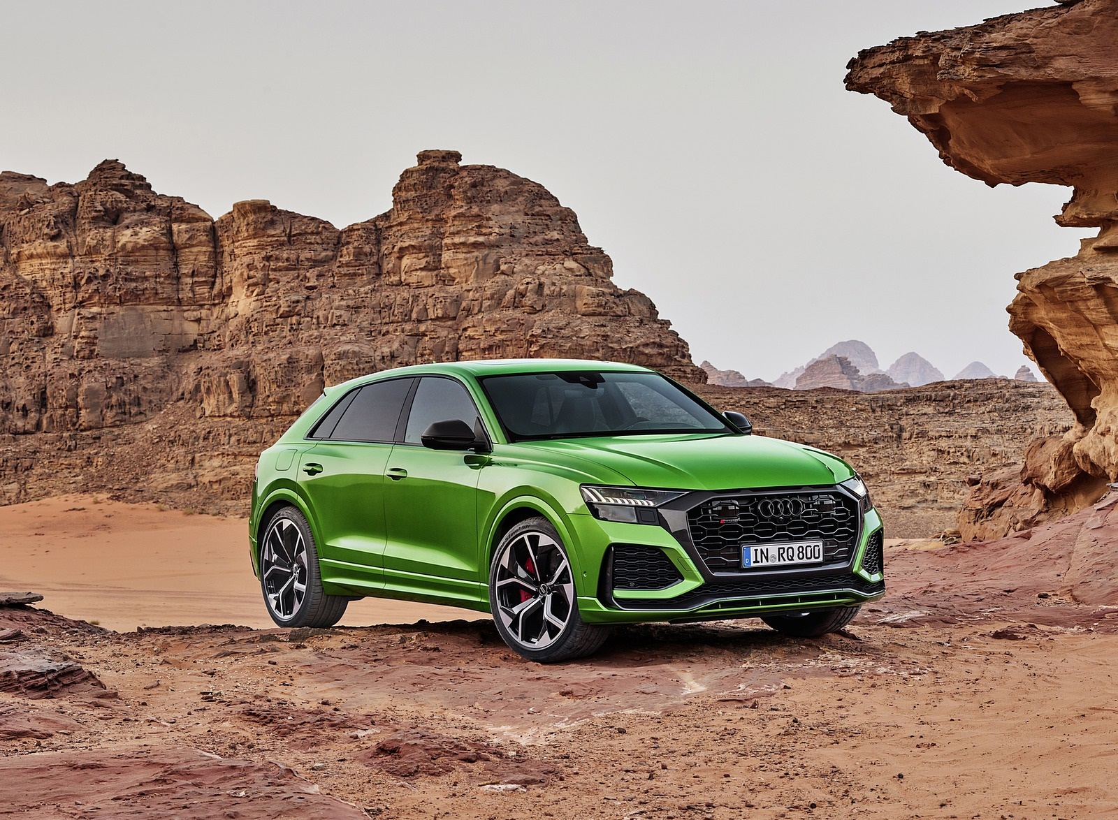 2020 Audi RS Q8 (Color: Java Green) Front Three-Quarter Wallpapers #13 of 196