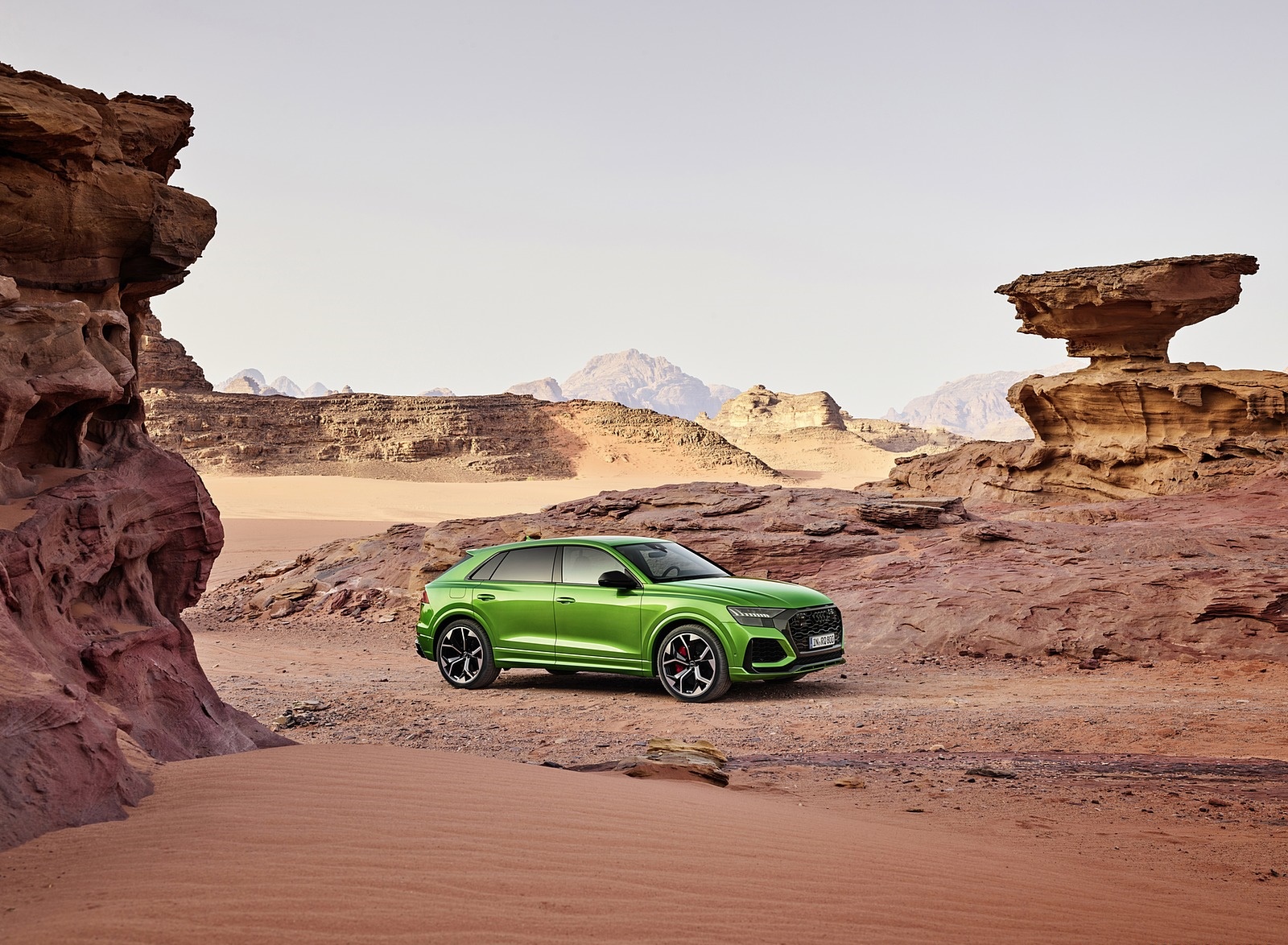 2020 Audi RS Q8 (Color: Java Green) Side Wallpapers #17 of 196
