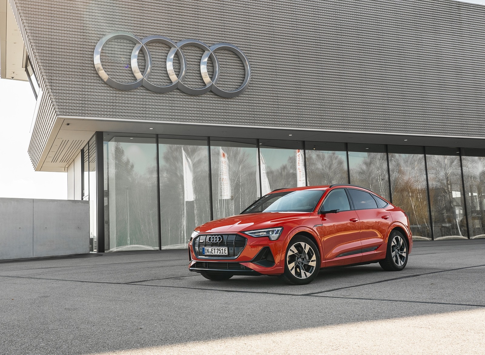 2020 Audi e-tron Sportback (Color: Catalunya Red) Front Three-Quarter Wallpapers (8)