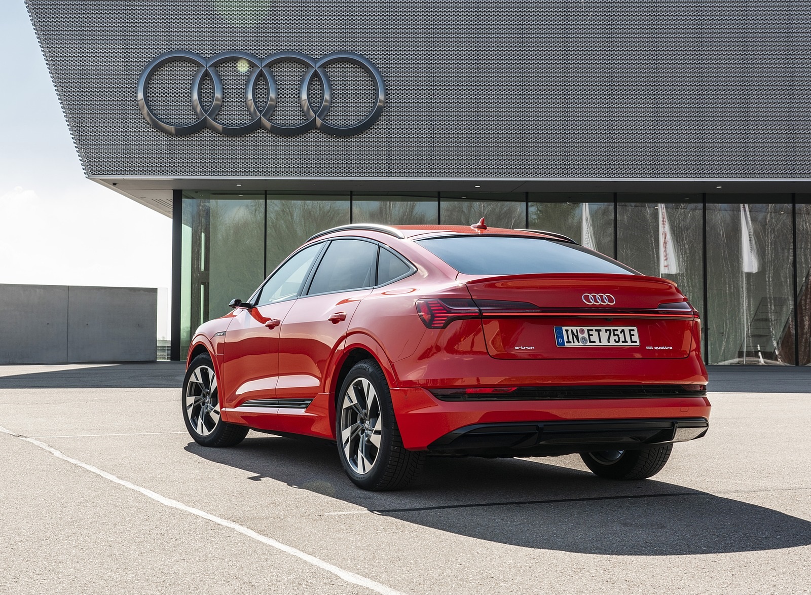 2020 Audi e-tron Sportback (Color: Catalunya Red) Rear Three-Quarter Wallpapers #9 of 145