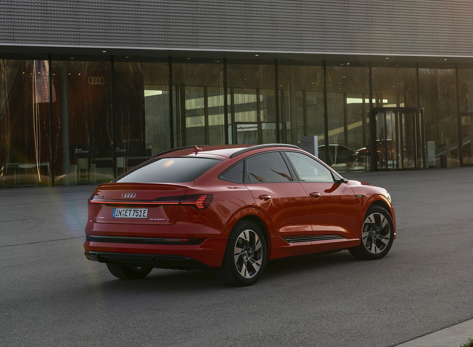 2020 Audi e-tron Sportback (Color: Catalunya Red) Rear Three-Quarter Wallpapers #10 of 145